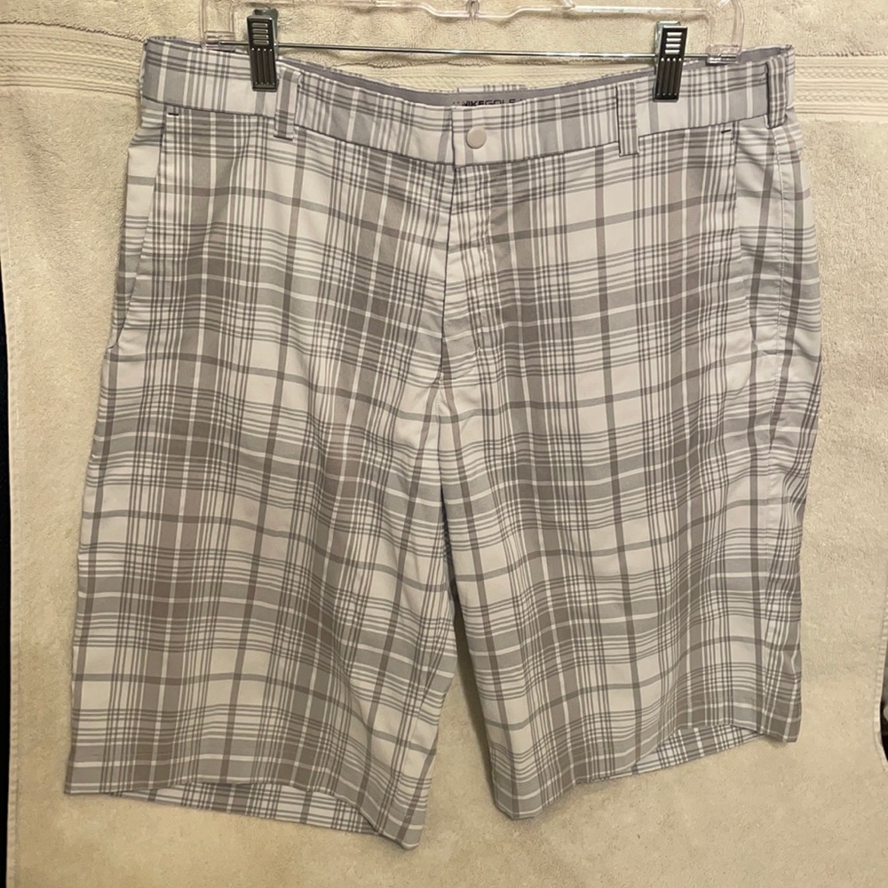 White/Grey Nike Dri-Fit golf short Size 34